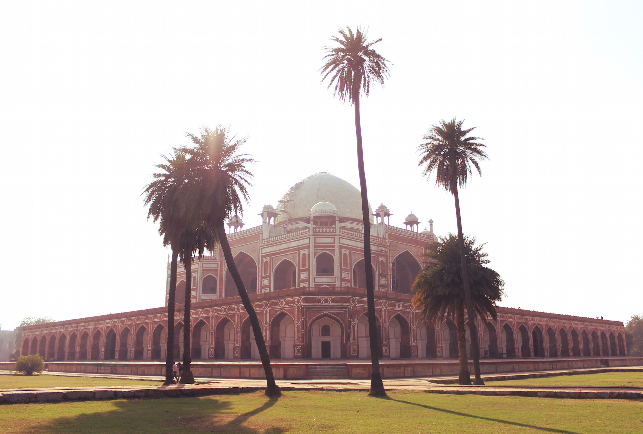 Humayun's_Tomb_from_the_Charbagh_-_1